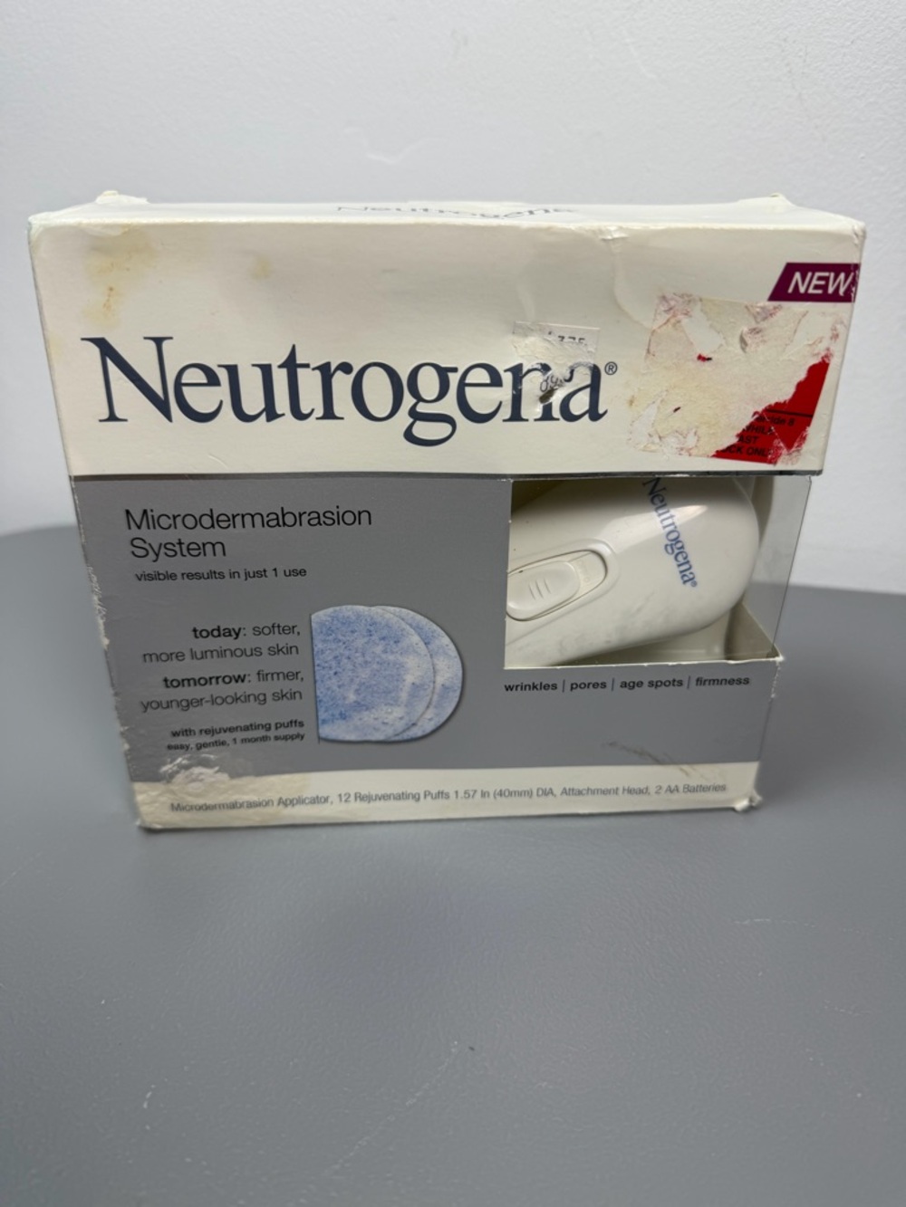 Neutrogena Microdermabrasion System Kit with 12 Rejuvenating Puffs New Sealed!